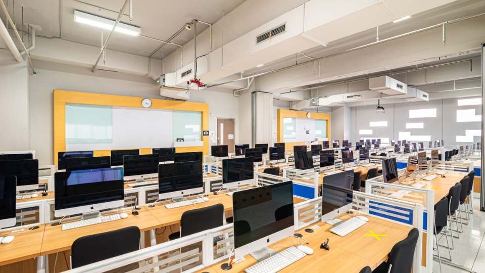 Computer & Mac Laboratory